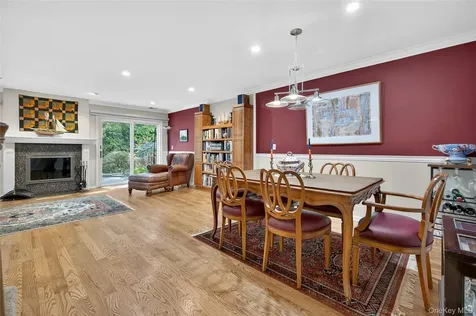 12 Hampton Way Woodbury NY 11797