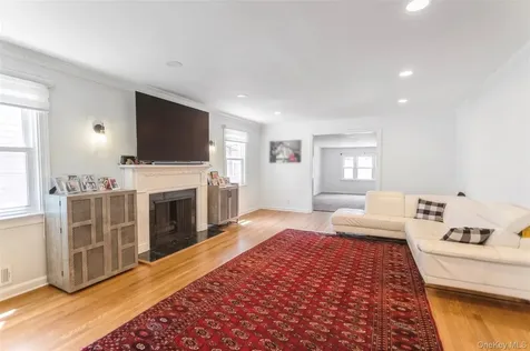 1566 Pebble Lane Hewlett NY 11557