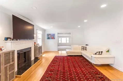 1566 Pebble Lane Hewlett NY 11557