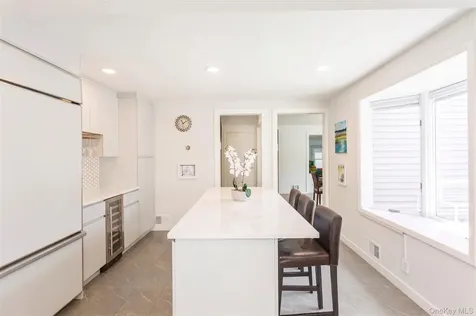 1566 Pebble Lane Hewlett NY 11557
