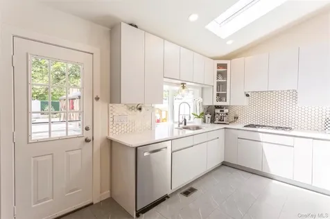1566 Pebble Lane Hewlett NY 11557