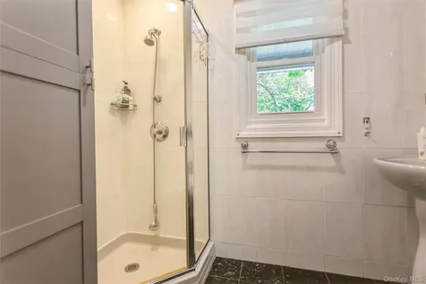 1566 Pebble Lane Hewlett NY 11557