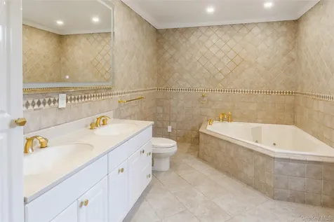 1566 Pebble Lane Hewlett NY 11557