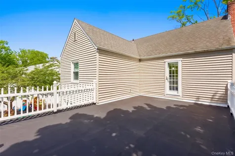 1566 Pebble Lane Hewlett NY 11557