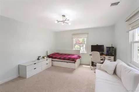 1566 Pebble Lane Hewlett NY 11557