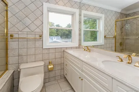 1566 Pebble Lane Hewlett NY 11557