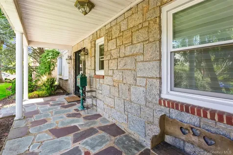 1566 Pebble Lane Hewlett NY 11557