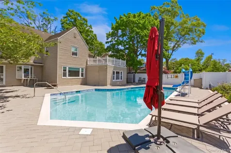 1566 Pebble Lane Hewlett NY 11557