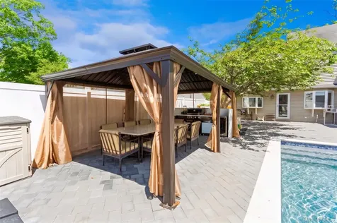 1566 Pebble Lane Hewlett NY 11557