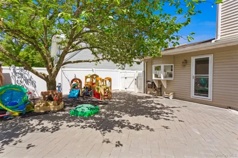 1566 Pebble Lane Hewlett NY 11557