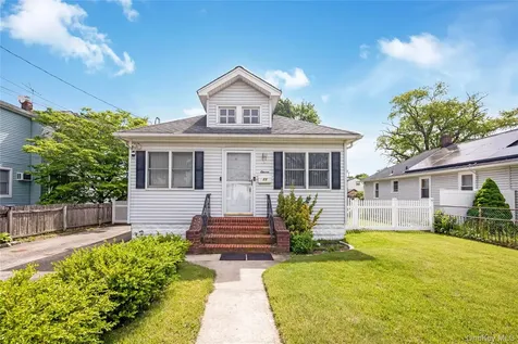 11 Locust Avenue E Farmingdale NY 11735