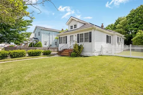11 Locust Avenue E Farmingdale NY 11735