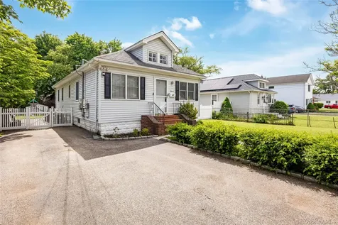 11 Locust Avenue E Farmingdale NY 11735