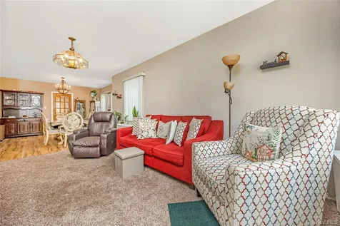 11 Locust Avenue E Farmingdale NY 11735