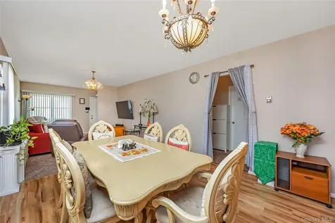 11 Locust Avenue E Farmingdale NY 11735