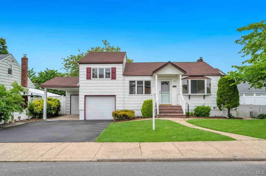 125 S 5th Street Bethpage NY 11714