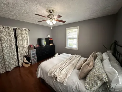 568 Irving Street Westbury NY 11590