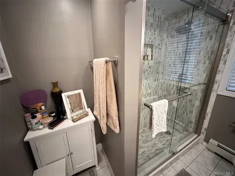 568 Irving Street Westbury NY 11590