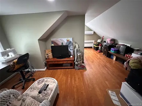 568 Irving Street Westbury NY 11590