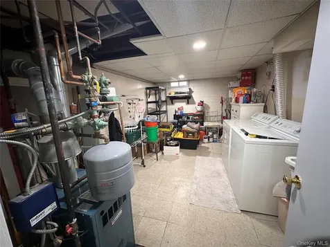 568 Irving Street Westbury NY 11590
