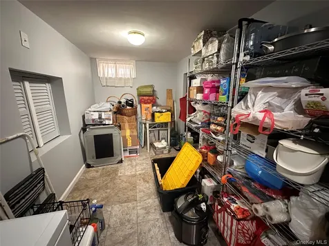 568 Irving Street Westbury NY 11590