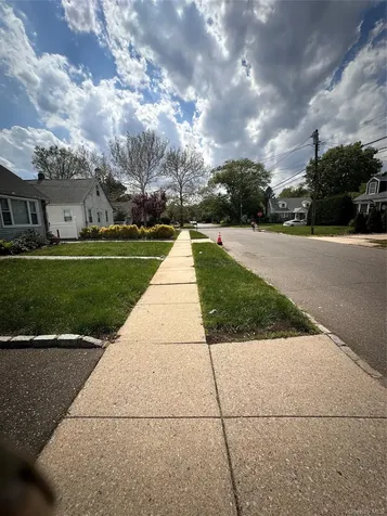 568 Irving Street Westbury NY 11590