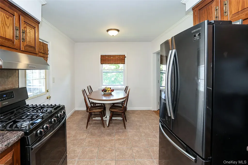 251 Mckinley Parkway Mineola NY 11501