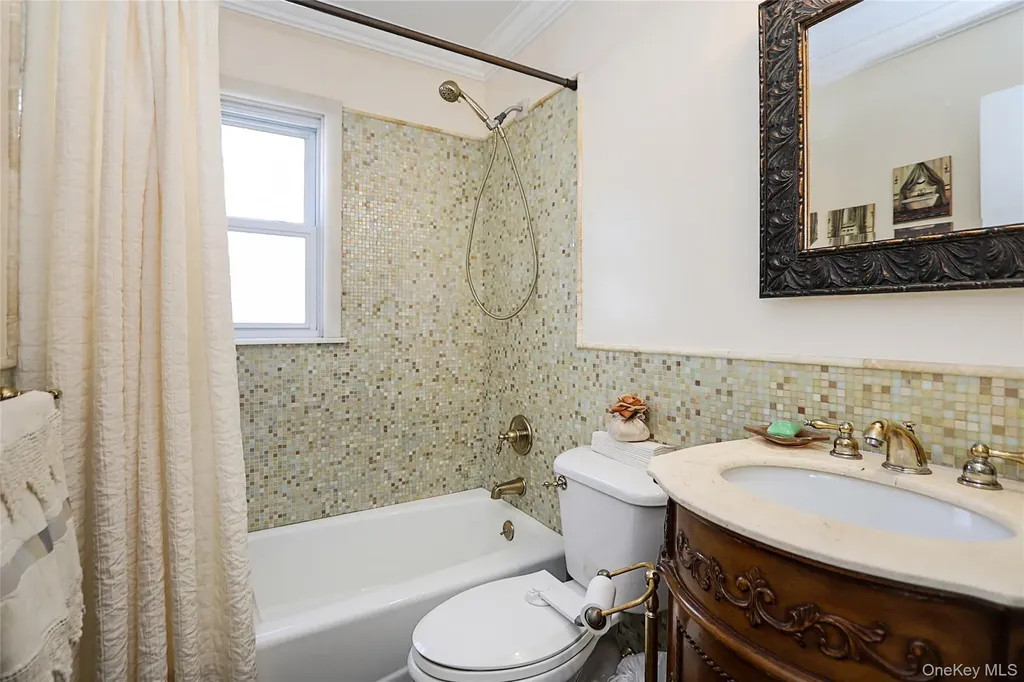 251 Mckinley Parkway Mineola NY 11501