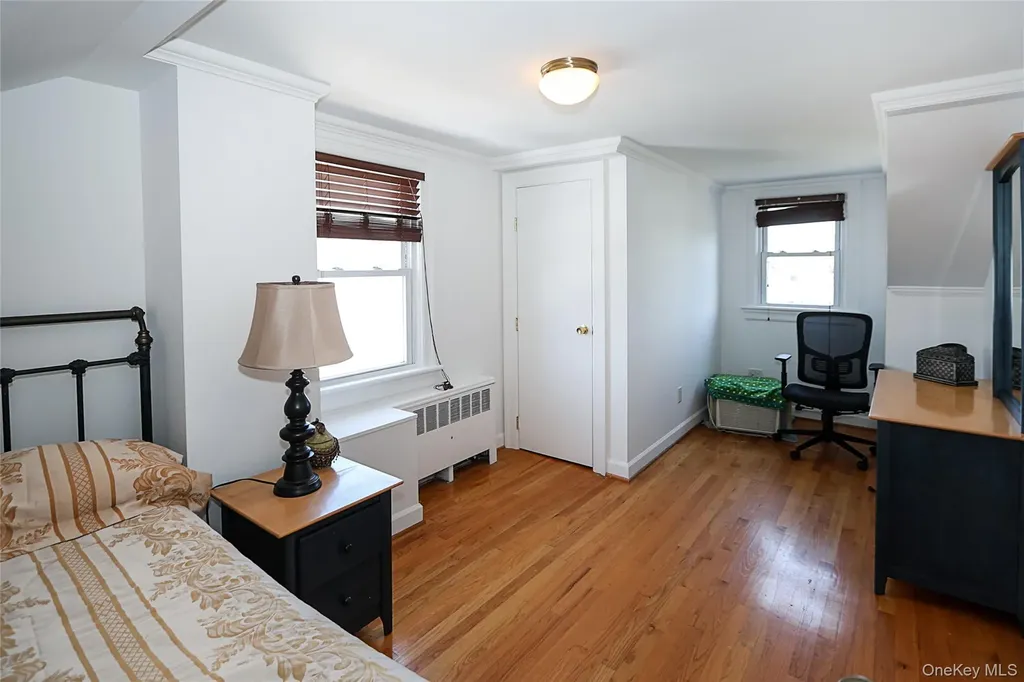 251 Mckinley Parkway Mineola NY 11501