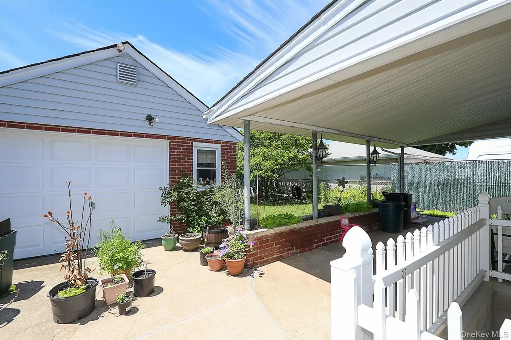 251 Mckinley Parkway Mineola NY 11501