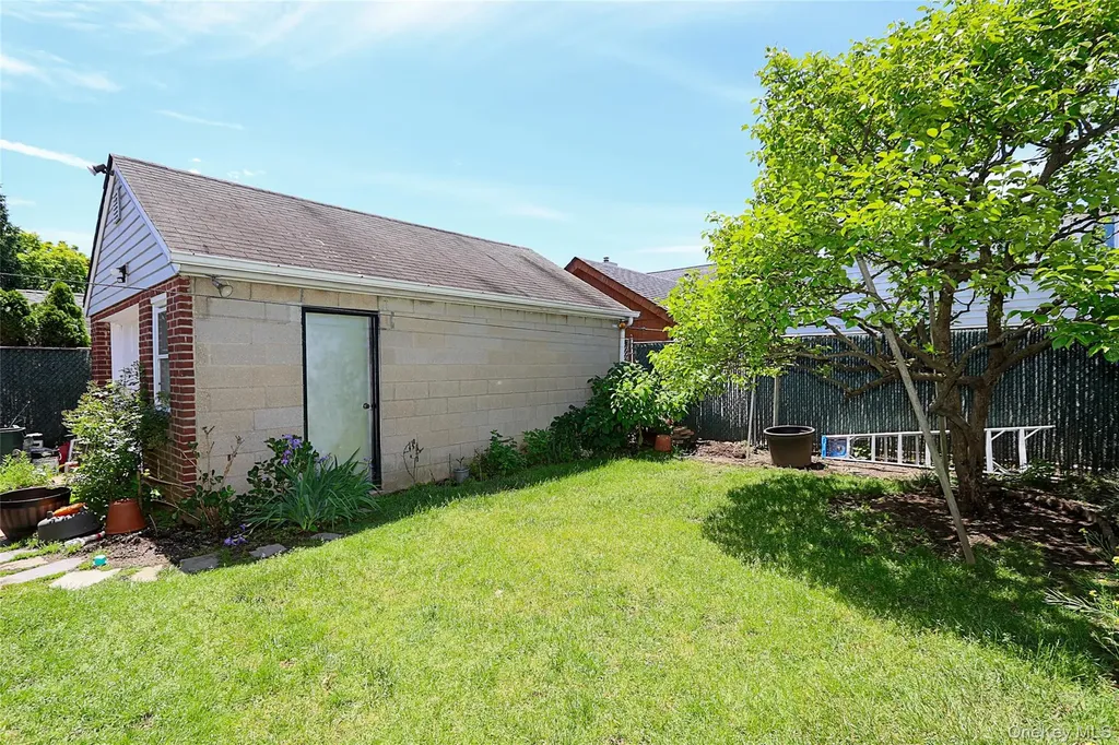 251 Mckinley Parkway Mineola NY 11501