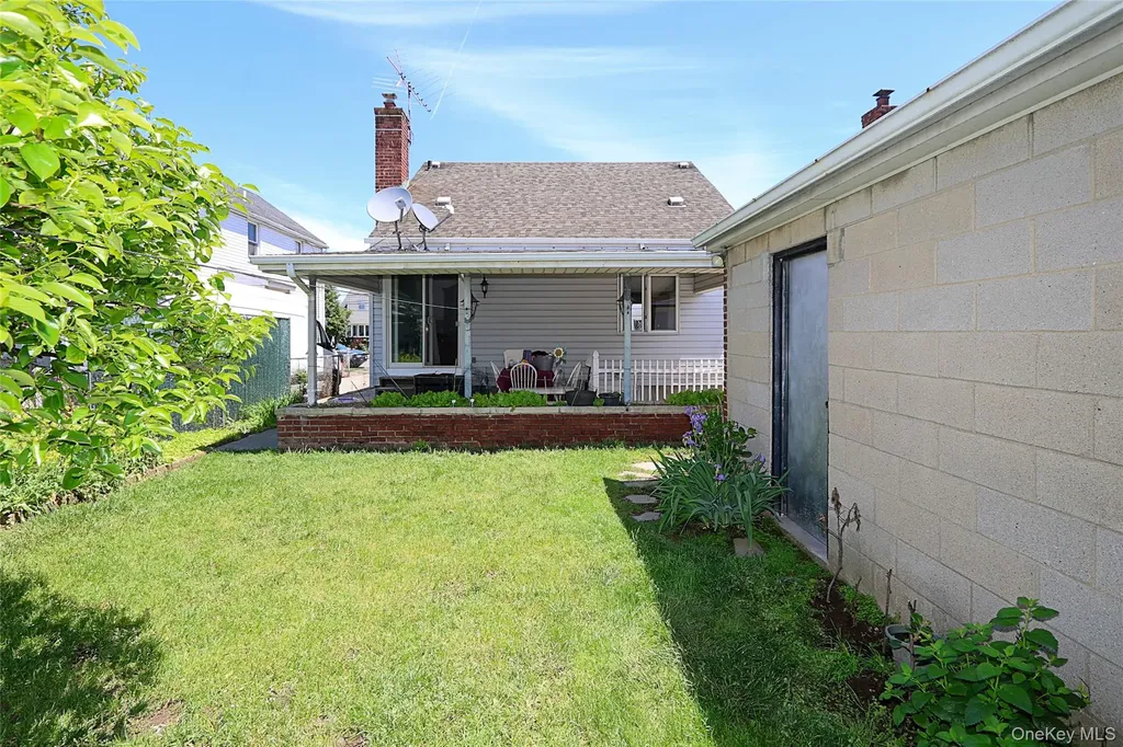 251 Mckinley Parkway Mineola NY 11501