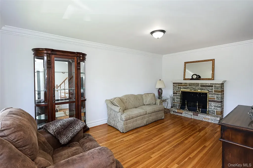 251 Mckinley Parkway Mineola NY 11501