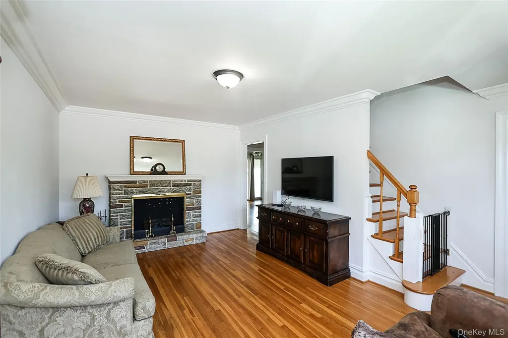 251 Mckinley Parkway Mineola NY 11501