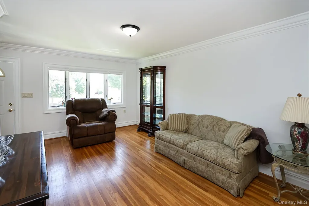251 Mckinley Parkway Mineola NY 11501