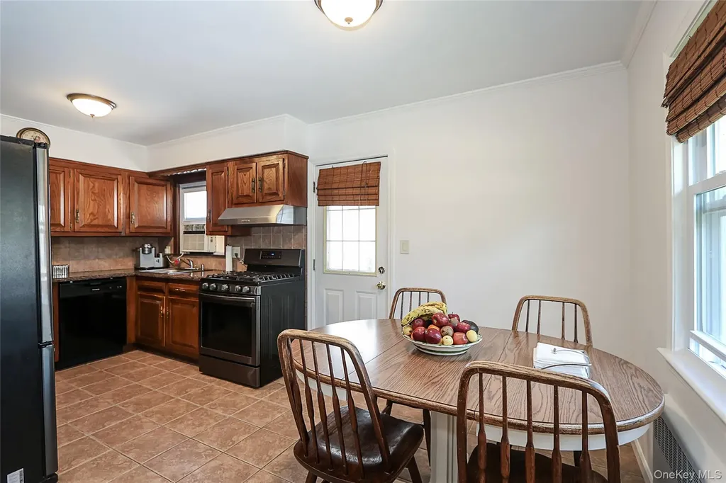251 Mckinley Parkway Mineola NY 11501