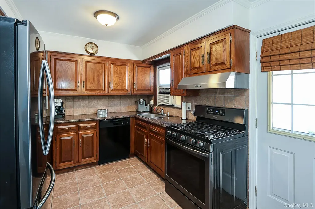 251 Mckinley Parkway Mineola NY 11501