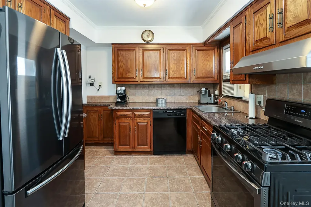 251 Mckinley Parkway Mineola NY 11501