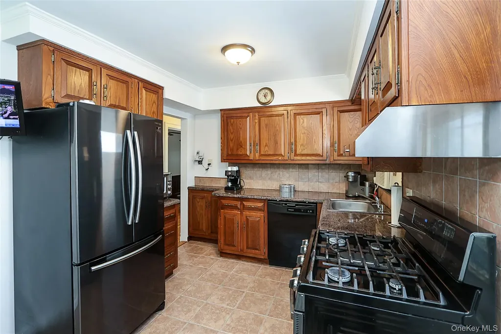 251 Mckinley Parkway Mineola NY 11501
