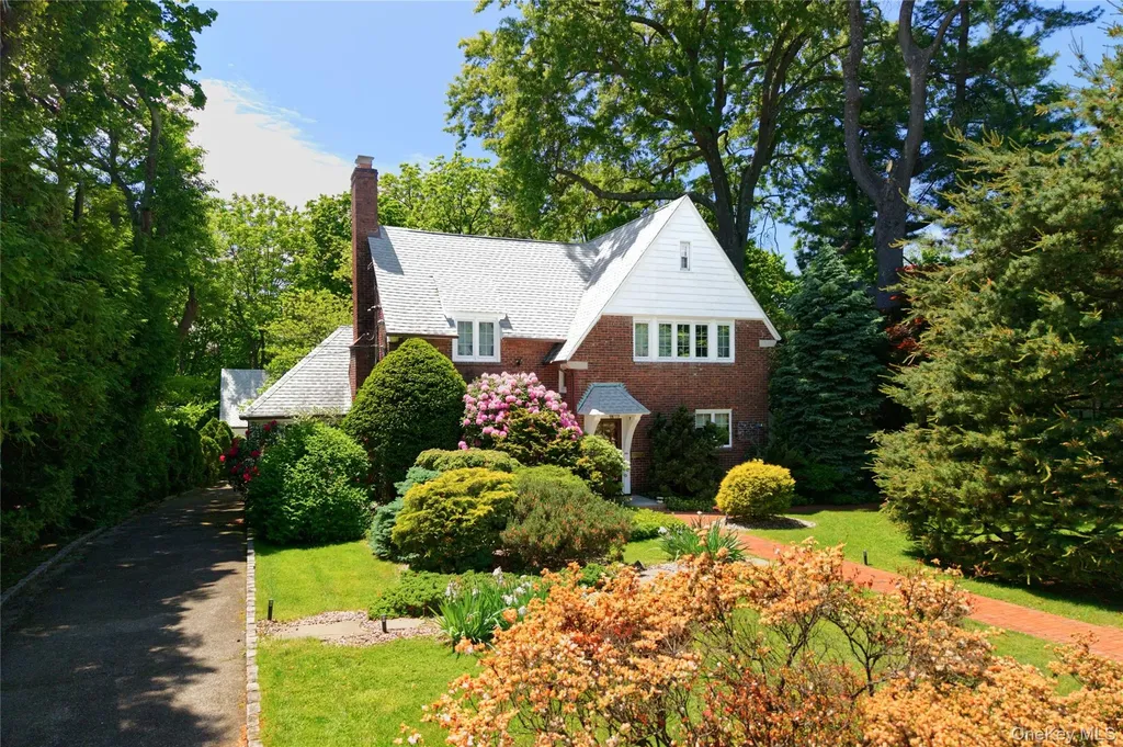 10 Crescent Road Port Washington NY 11050