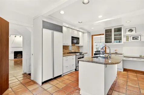 10 Crescent Road Port Washington NY 11050