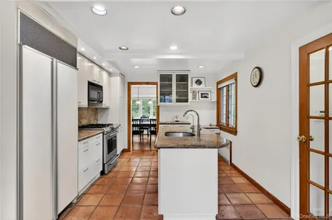 10 Crescent Road Port Washington NY 11050