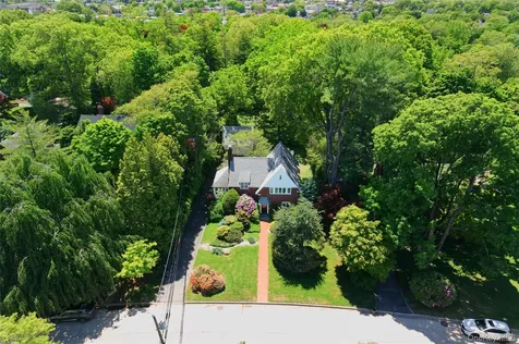 10 Crescent Road Port Washington NY 11050