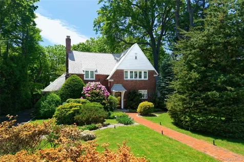 10 Crescent Road Port Washington NY 11050