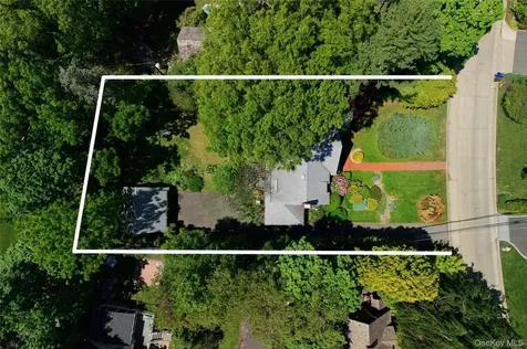 10 Crescent Road Port Washington NY 11050