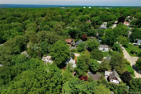 10 Crescent Road Port Washington NY 11050
