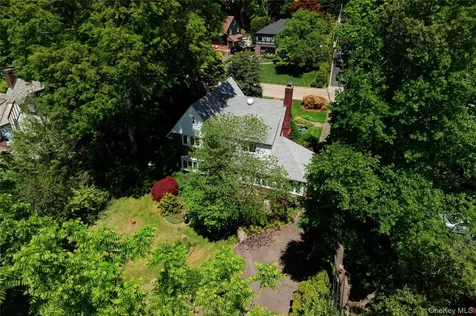 10 Crescent Road Port Washington NY 11050