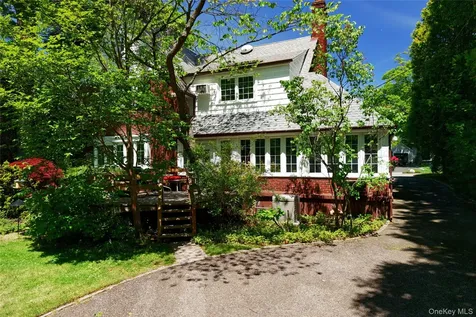 10 Crescent Road Port Washington NY 11050