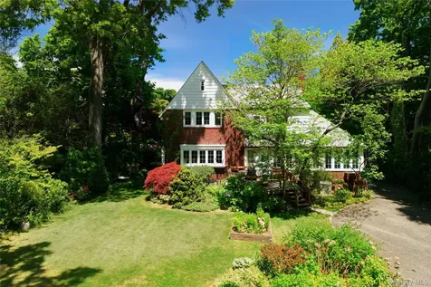 10 Crescent Road Port Washington NY 11050