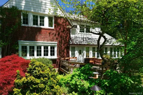 10 Crescent Road Port Washington NY 11050